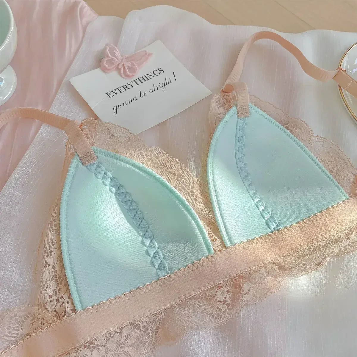 Japanese-style Pure Sensual Lace-trimmed Lingerie for Women, A Thin and Sexy Summer Bra Without Underwire