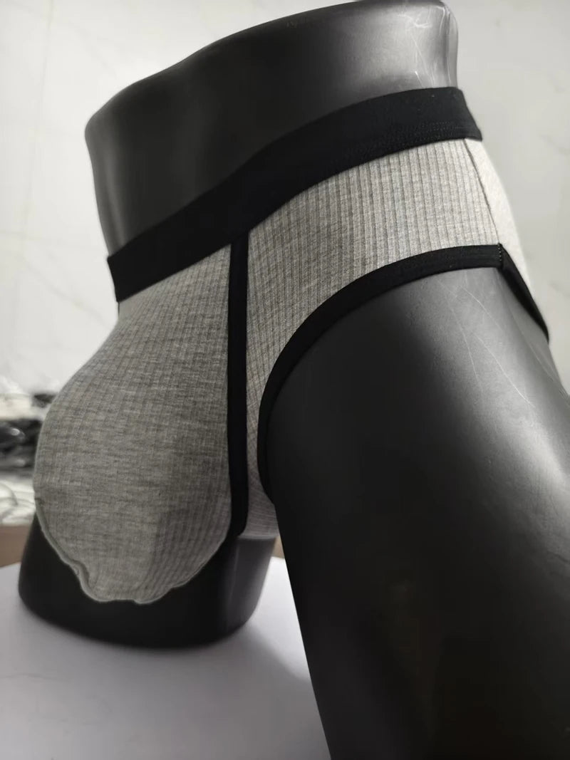 Men's briefs with large pockets are very sexy. Large-space sports underwear for men