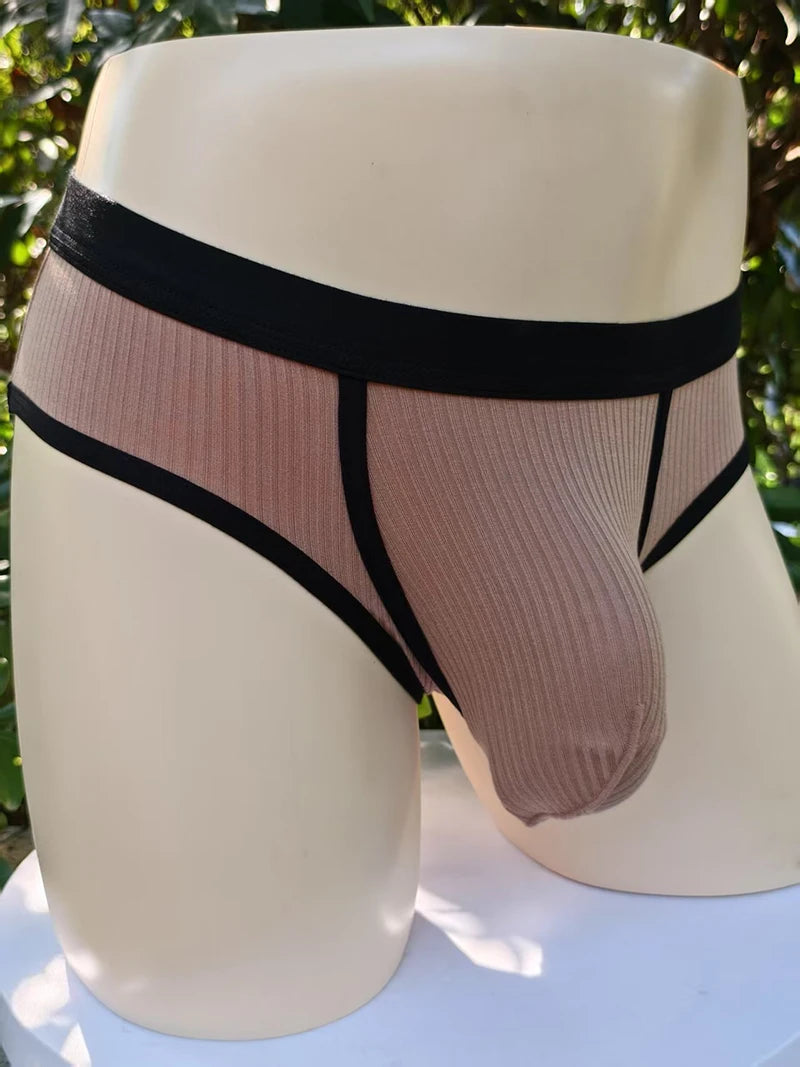 Men's briefs with large pockets are very sexy. Large-space sports underwear for men