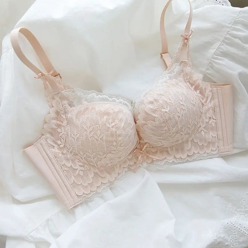French romantic girl's underwear with lace and no steel hoop, gathered top support bra