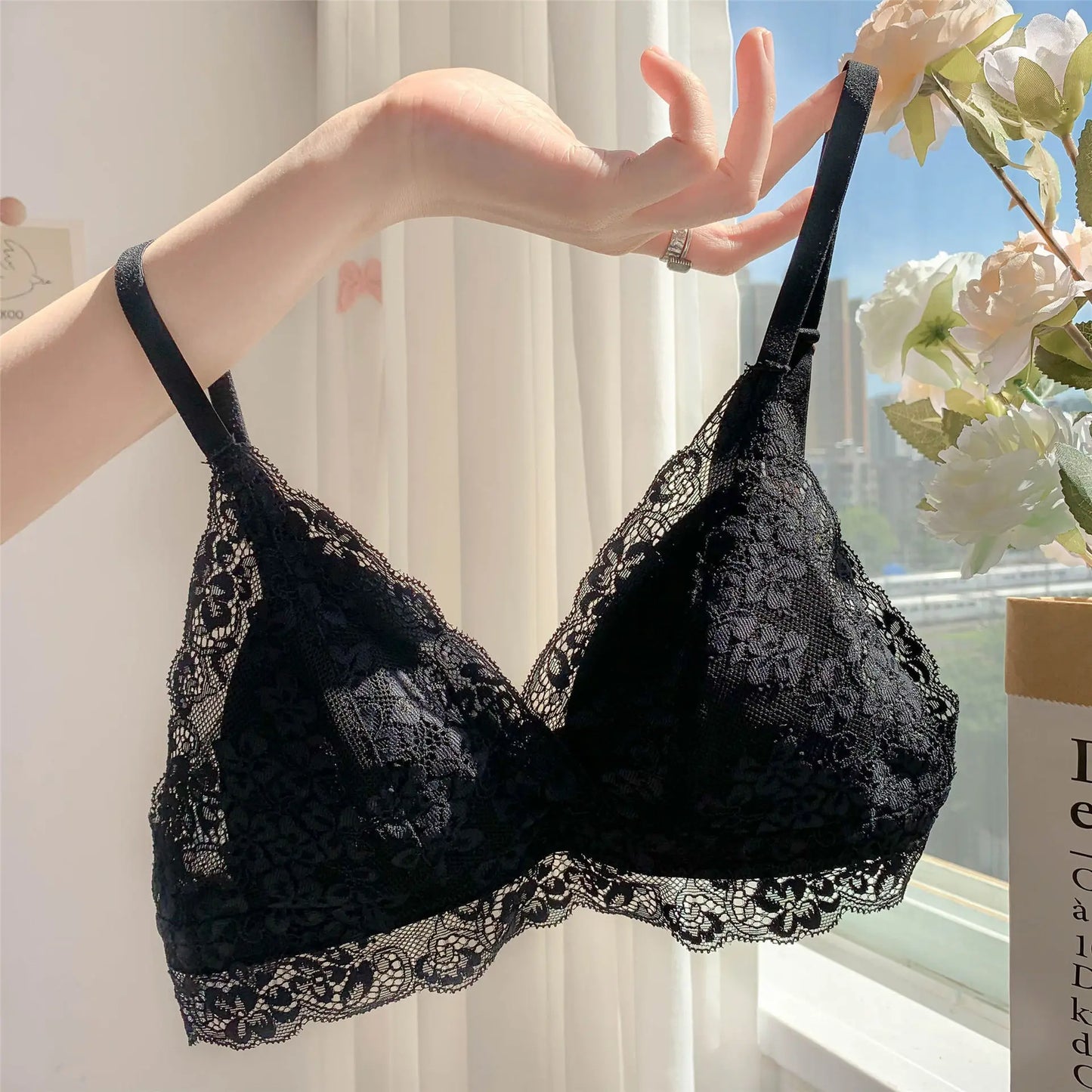 Japanese-style Pure Sensual Lace-trimmed Lingerie for Women, A Thin and Sexy Summer Bra Without Underwire