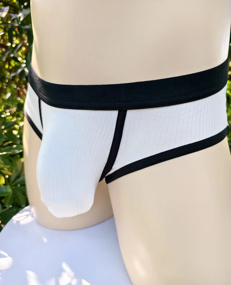 Men's briefs with large pockets are very sexy. Large-space sports underwear for men