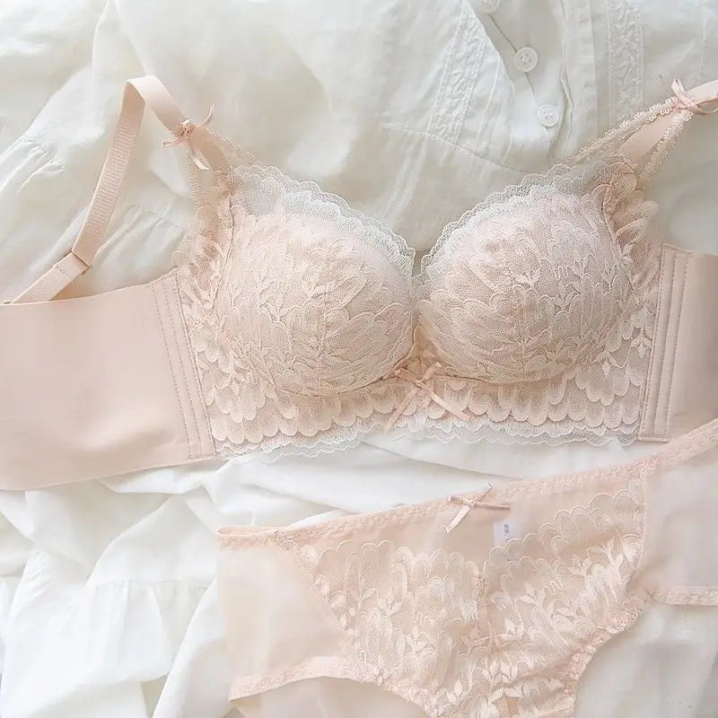 French romantic girl's underwear with lace and no steel hoop, gathered top support bra