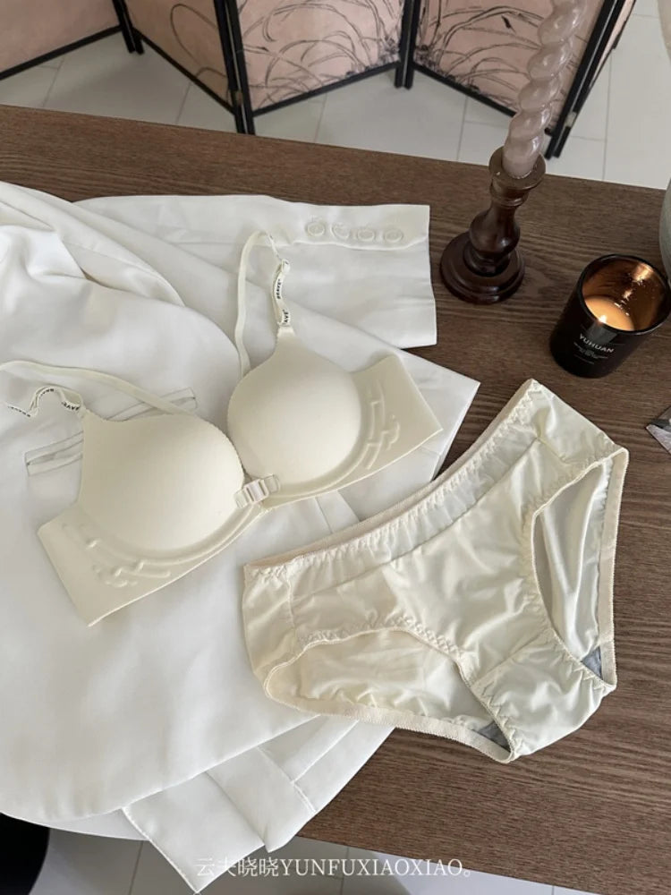 Front-Closure Backless Lingerie Set with Small-Bust Gathering, Anti-Sagging, Uplifting, Comfortable, And Wire-Free Bra Set.