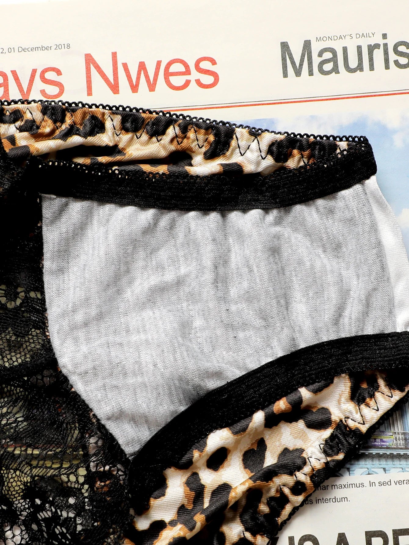 Hot Selling High-quality Sexy Women's Seamless And Steel Ring Two-piece Leopard Print Underwear Women's Lace Underwear Set B2046