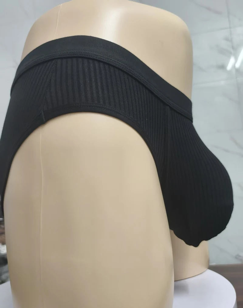 Men's briefs with large pockets are very sexy. Large-space sports underwear for men